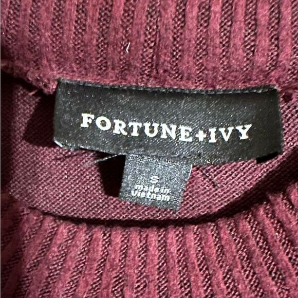 Fortune+Ivy Women’s Burgundy Keyhole Soft
Brushed Fleece Dress. Size Small - Picture 7 of 9